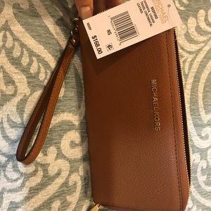 Michael kors wrist wallet